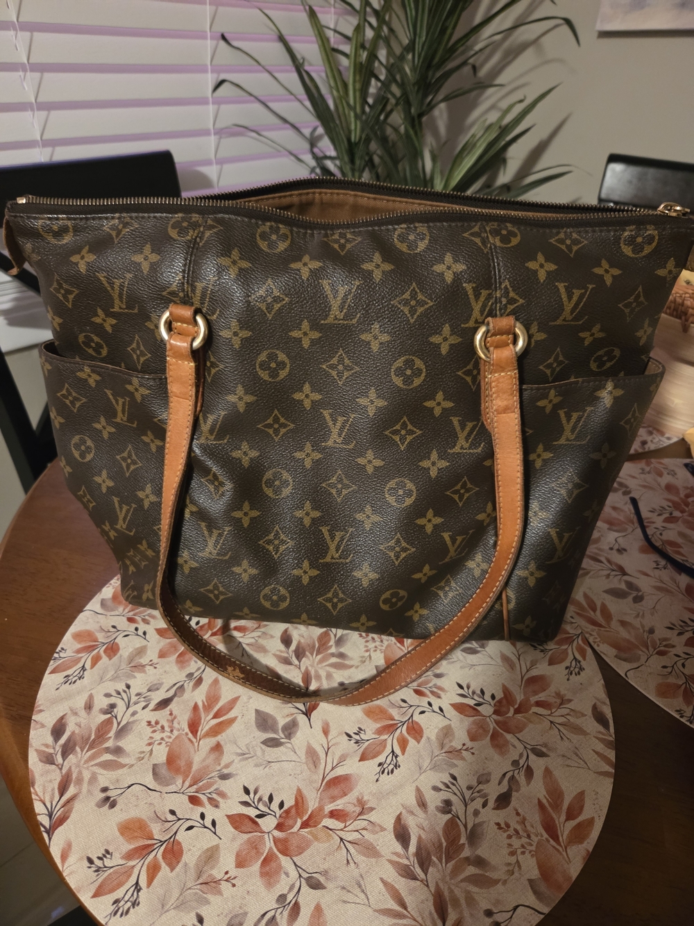 Louis Vuitton Totally MM Monogram Canvas Tote Bag
